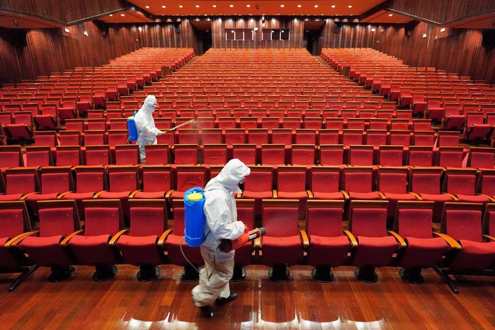 Archives - Désinfection d'un théâtre en Chine. Archives