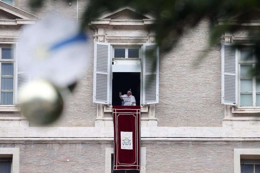 04 December 2022, Vatican, Vatican City: Pope Francis delivers the Angelus prayer from the window overlooking St. Peter's Square, where the manger and Christmas tree are set up. Photo: Evandro Inetti/ZUMA Press Wire/dpa 04