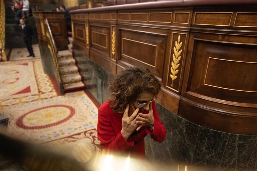 La ministra de Hacienda, María Jesús Montero, durante una sesión plenaria en el Congreso de los Diputados, a 14 de diciembre de 2022, en Madrid (España). El PP ha aprovechado la sesión de control al Gobierno en el Pleno del Congreso para pedir explicacion La