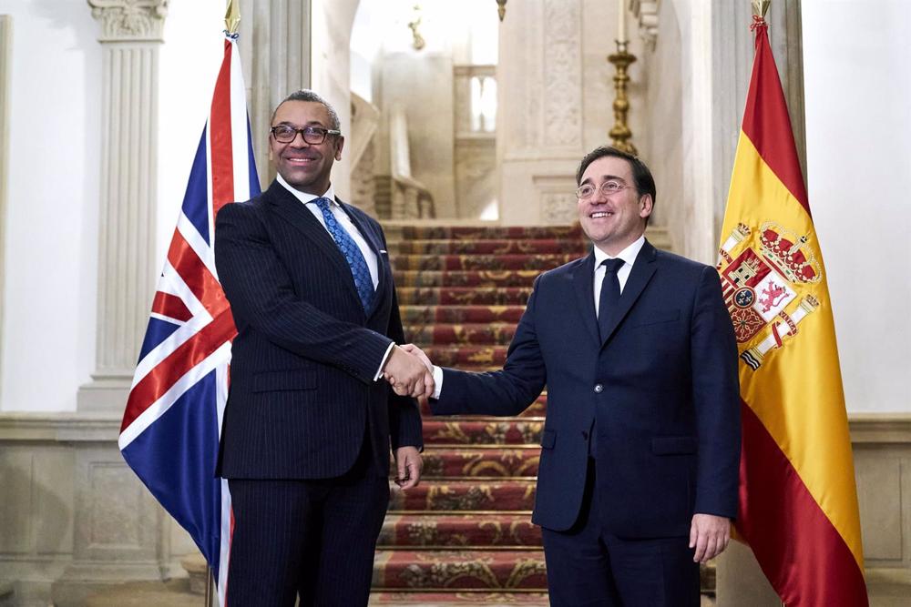 O Ministro dos Negócios Estrangeiros, União Europeia e Cooperação, José Manuel Albares, recebe o seu homólogo britânico, James Cleverly O