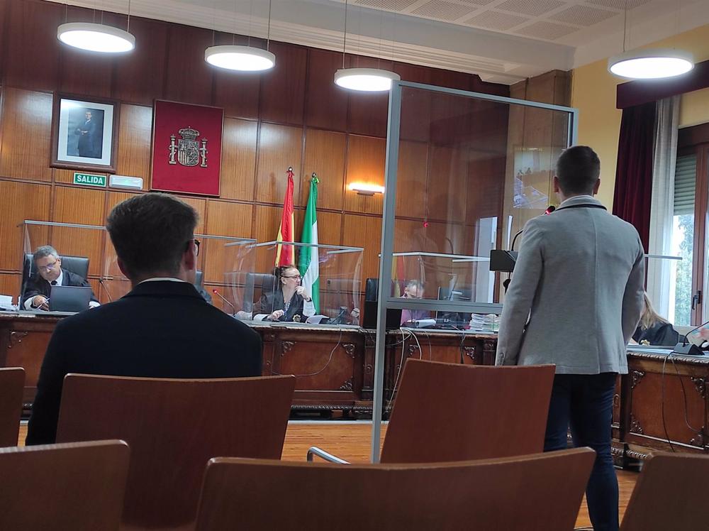 Los dos acusados durante el juicio/Archivo Los