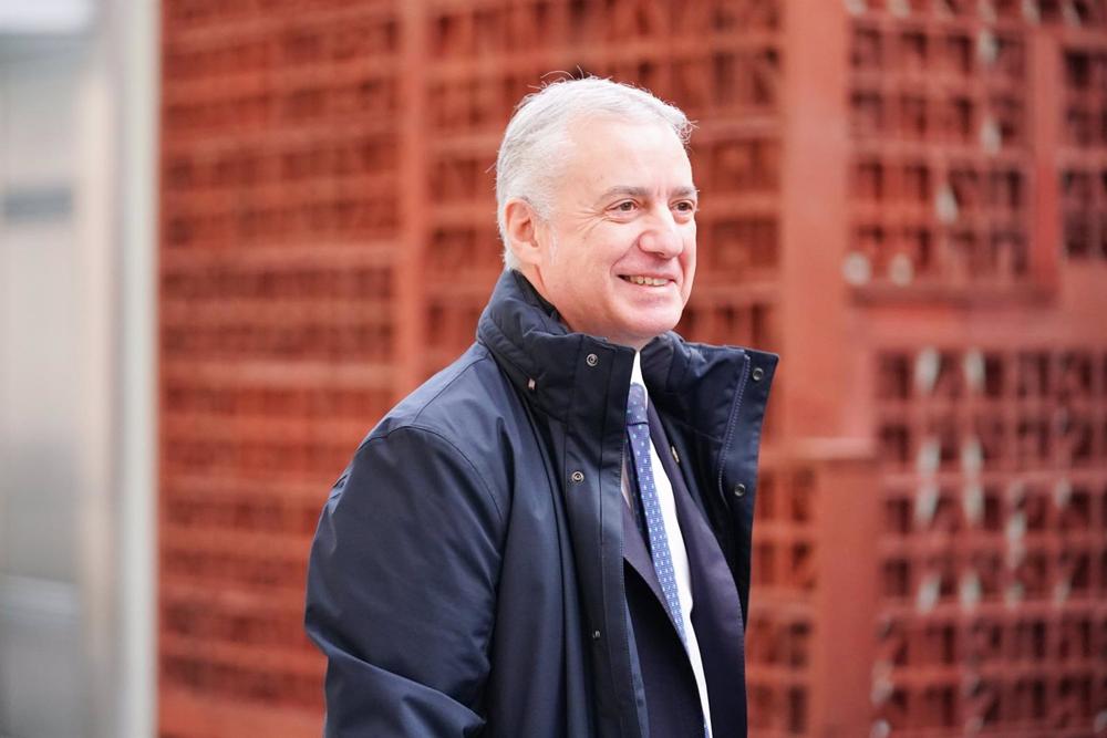 El lehendakari, Iñigo Urkullu, a su llegada al Parlamento Vasco, a 9 de diciembre de 2022, en Vitoria-Gasteiz, Álava, País Vasco (España). El