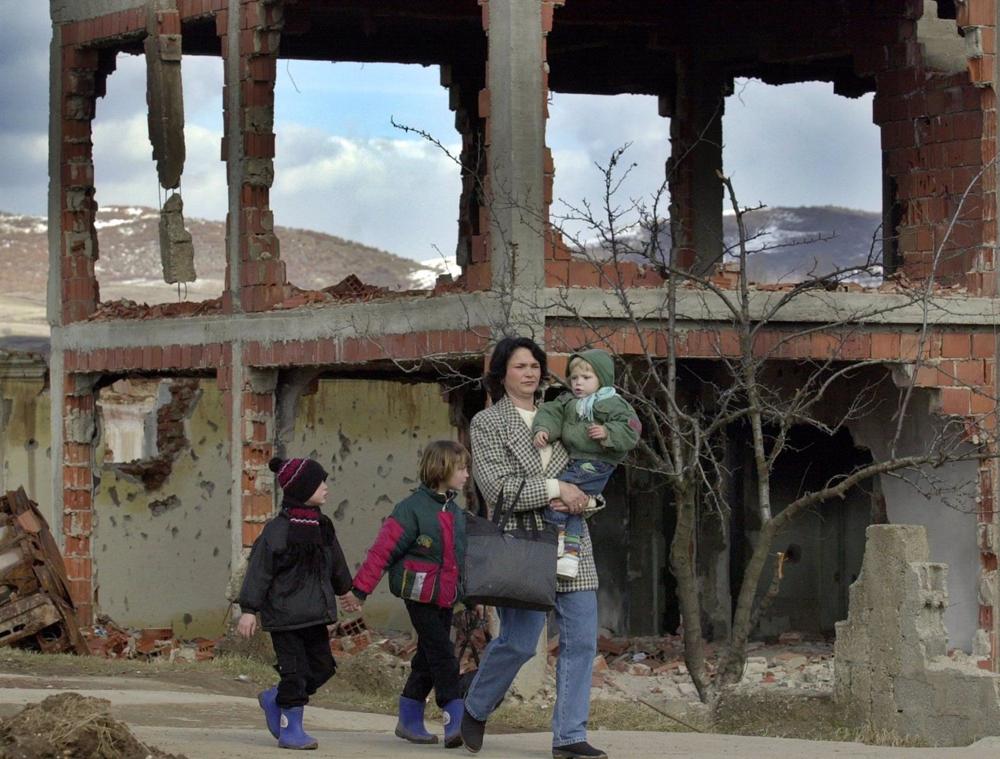 Immagine d'archivio postbellica dal Kosovo Immagine