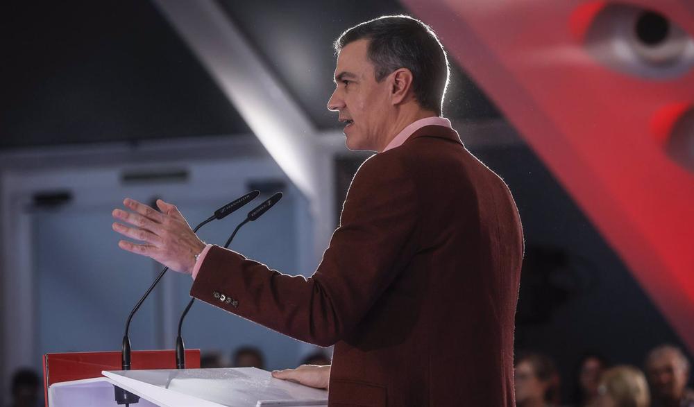 El presidente del Gobierno de España y secretario general del PSOE, Pedro Sánchez, interviene durante el acto de presentación de los candidatos socialistas a las alcaldías españolas, en el Espacio Arquerías El