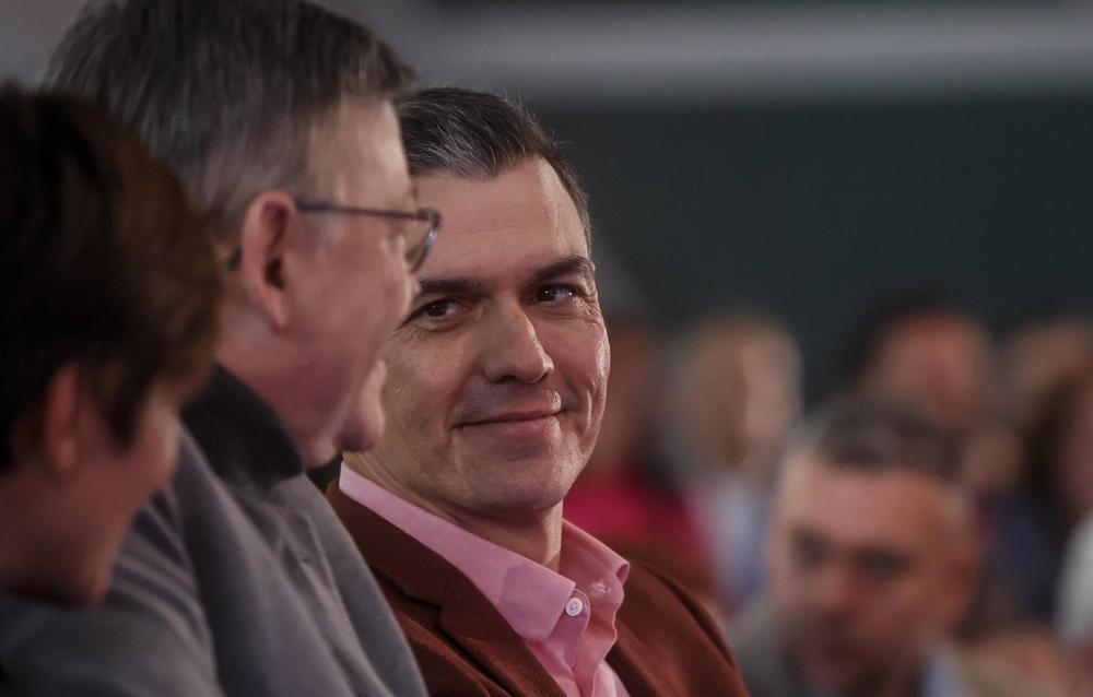 El presidente del Gobierno de España y secretario general del PSOE, Pedro Sánchez, durante el acto de presentación de los candidatos socialistas a las alcaldías españolas, en el Espacio Arquerías, Ciudad de las Artes y Las Ciencias, a 16 de diciembre de 2 El
