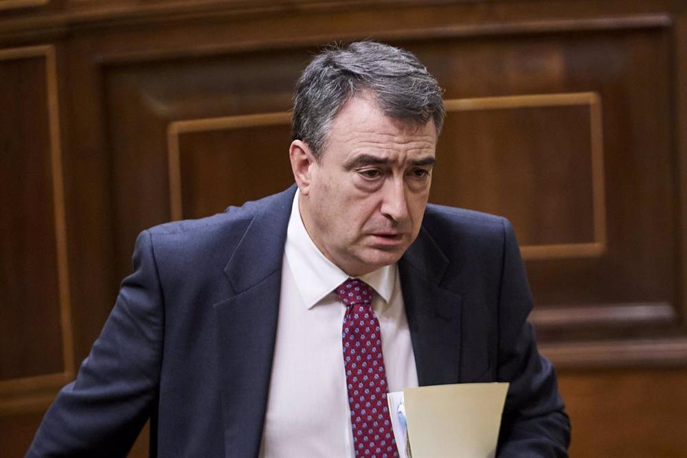 El diputado del PNV, Aitor Esteban, durante una sesión plenaria, en el Congreso de los Diputados El