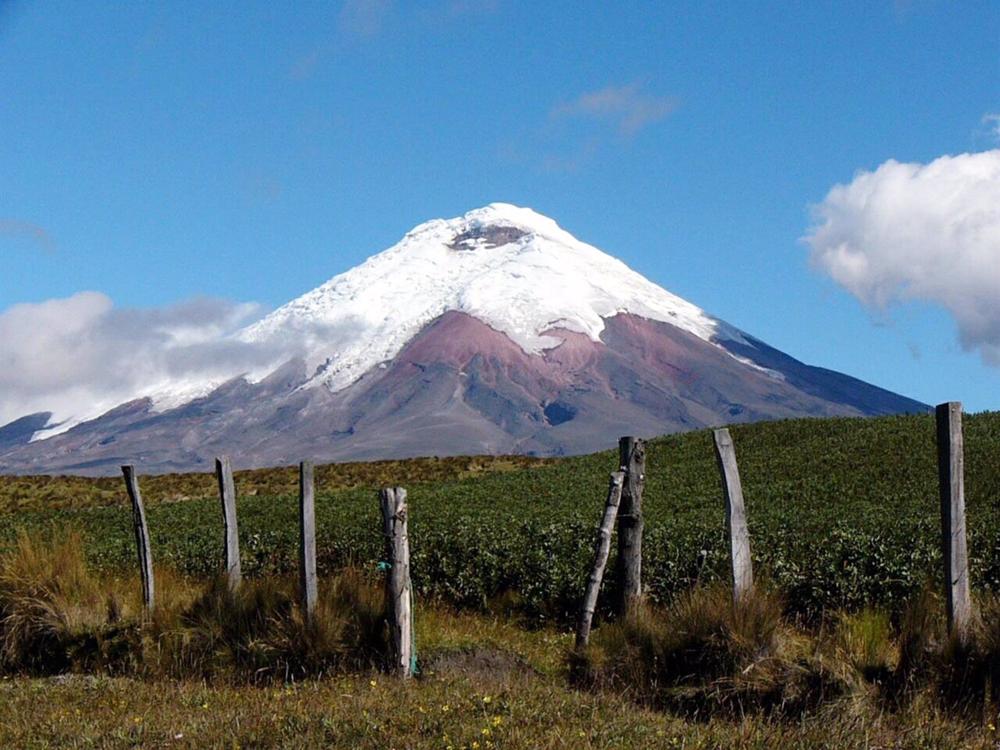 Arquivo - Vulcão Cotopaxi no Equador Arquivo