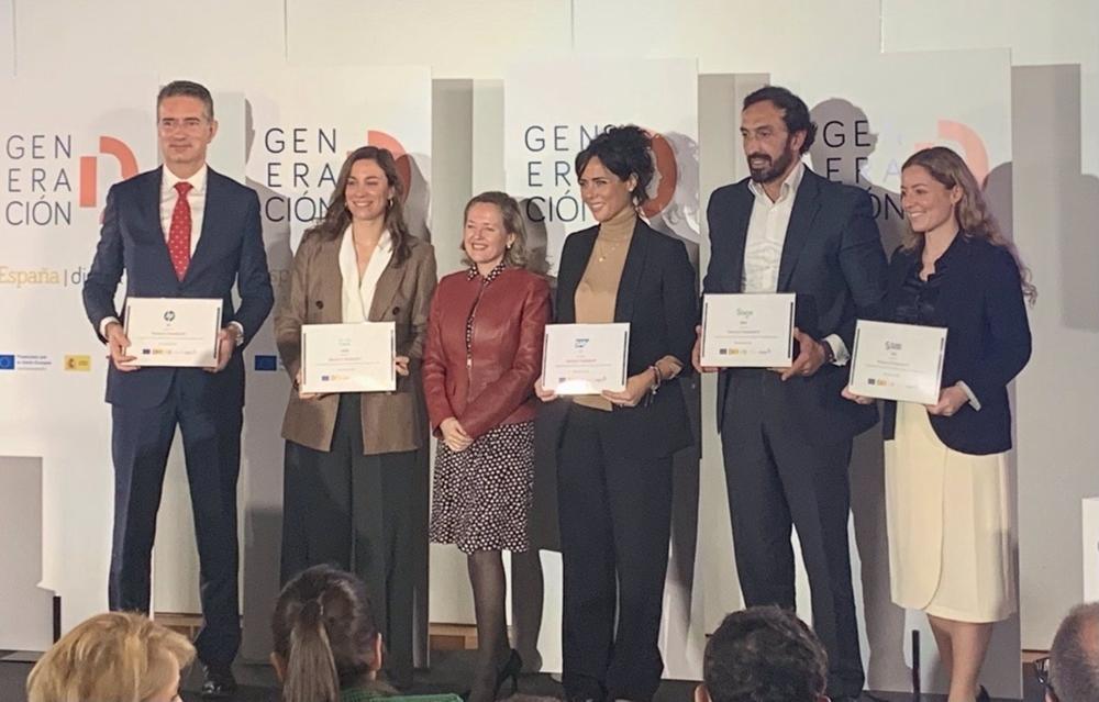 Archivo - El director general de Sage, José Luis Martín Zabala (2d) junto con la viecepresidenta primera y ministra de asuntos económicos, Nadia Calviño (3i), durante el acto de presentación de la firma del pacto por la Generación D Archivo