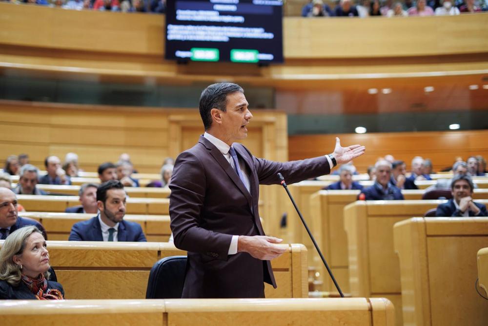 El presidente del Gobierno, Pedro Sánchez, interviene durante una sesión de control al Gobierno en el Senado, a 22 de noviembre de 2022, en Madrid (España). El PP intensifica su ofensiva contra el jefe del Ejecutivo centrándose en dos de los frentes que t El