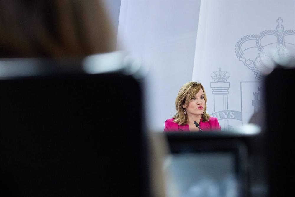 La ministra de Educación y Formación Profesional, Pilar Alegría, en una rueda de prensa posterior a la reunión del Consejo de Ministros, a 5 de diciembre de 2022, en Madrid (España). La