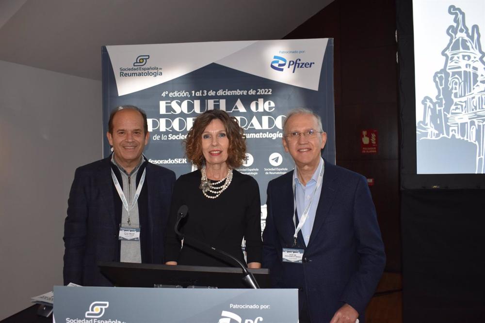 Los doctores Joan Miquel Nolla, Susana Romero, Antonio Fernández Nebro. Los