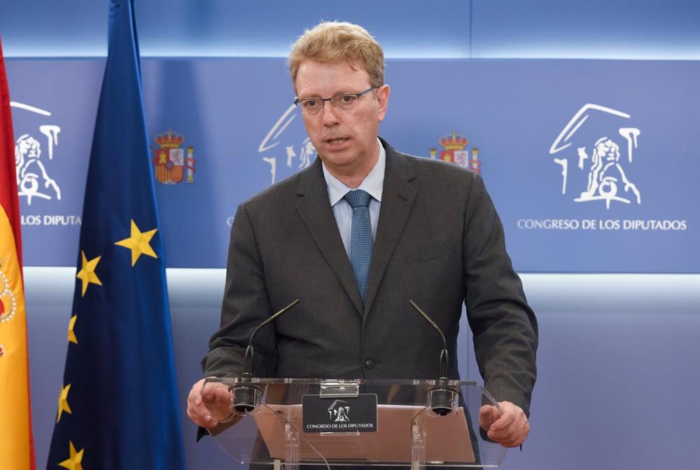 Archivo - El portavoz del PDeCAT en el Congreso, Ferrán Bel, interviene en una rueda de prensa en el Congreso de los Diputados. Archivo