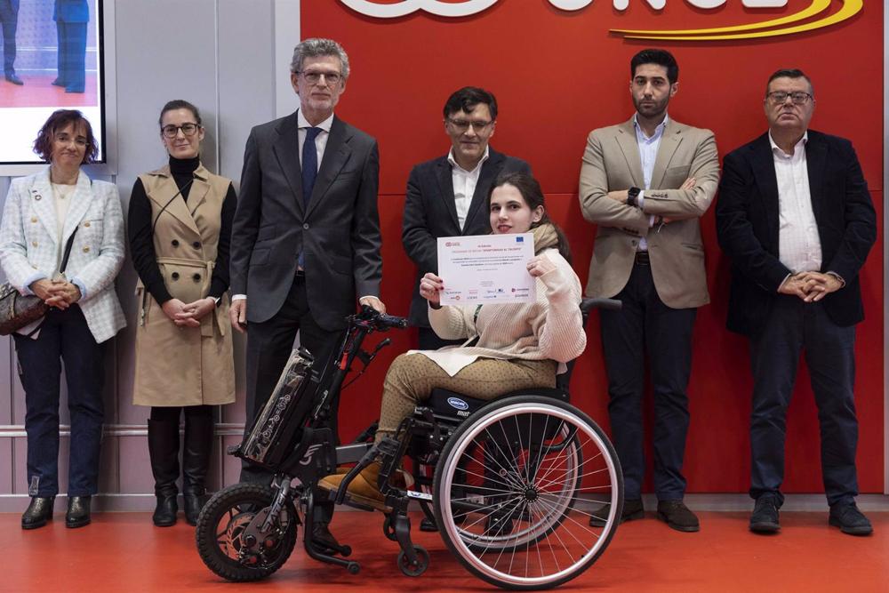 Fundación ONCE otorga en Castilla y León cinco becas a estudiantes con discapacidad Fundación