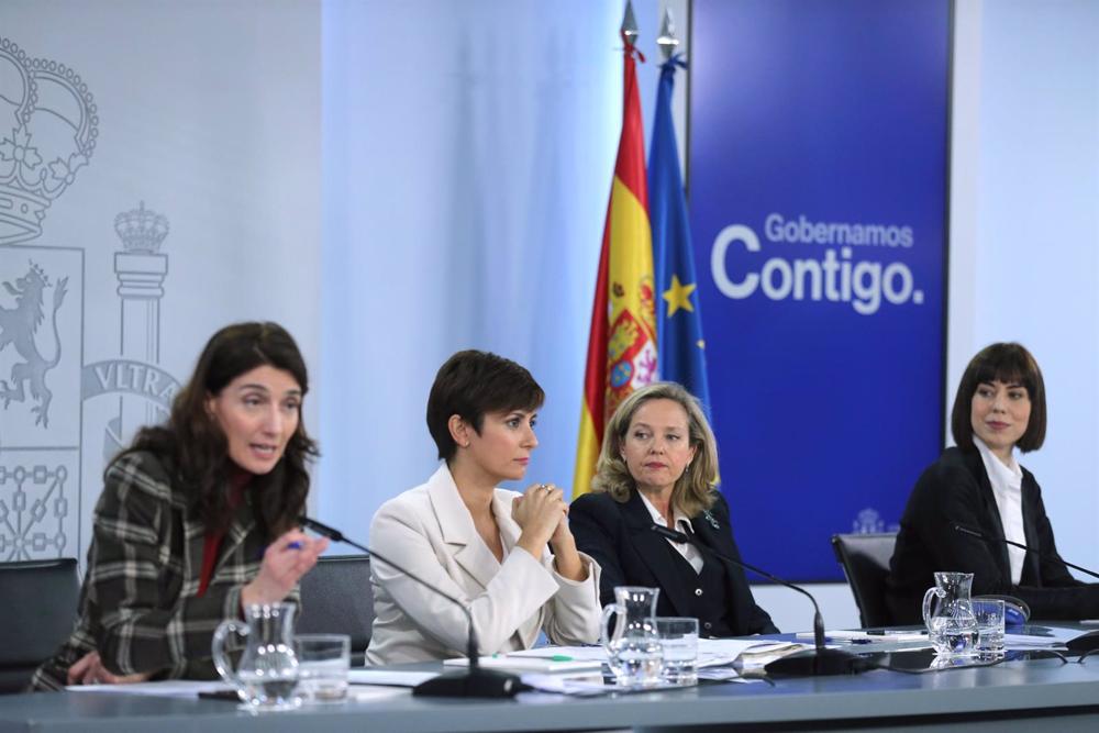 (I-D) La ministra de Justicia, Pilar Llop; la ministra Portavoz, Isabel Rodríguez; la vicepresidenta primera y ministra de Asuntos Económicos , Nadia Calviño; y la ministra de Ciencia e Innovación, Diana Morant, tras el Consejo de Ministros. (I-D)