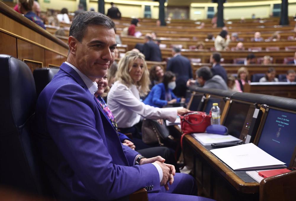 Archivo - El presidente del Gobierno, Pedro Sánchez, durante una sesión de control al Gobierno del Pleno del Congreso. Archivo