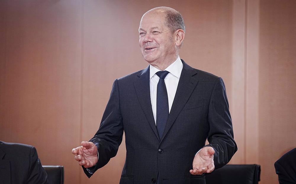 07 December 2022, Berlin: German Chancellor Olaf Scholz gives a short speech during the cabinet meeting to mark the first birthday of the traffic light coalition, at the Federal Chancellery. On 07 December 2021, the coalition agreement of the traffic ligh 07