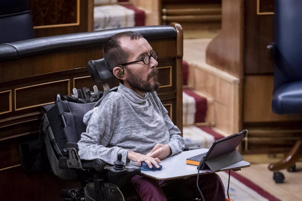 El portavoz de Unidas Podemos en el Congreso, Pablo Echenique, durante una sesión plenaria, en el Congreso de los Diputados, a 21 de diciembre de 2022, en Madrid (España). El