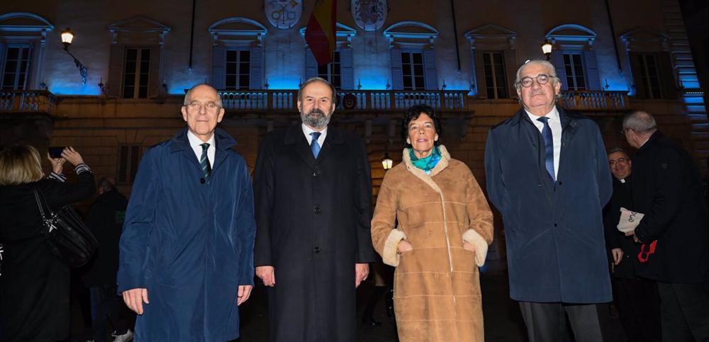 De izquierda a derecha, Francesco Starace, CEO de Enel, Juan Sánchez Calero, Presidente de Endesa, Isabel Celaá, Embajadora de España ante la Santa Sede, y José Bogas, CEO de Endesa en la inauguración de la iluminación exterior del Palacio de España. De