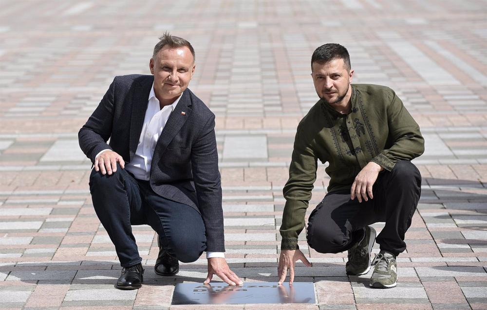 Archivo - Los presidentes de Polonia y Ucrania, Andrzej Duda y Volodimir Zelenski. Archivo