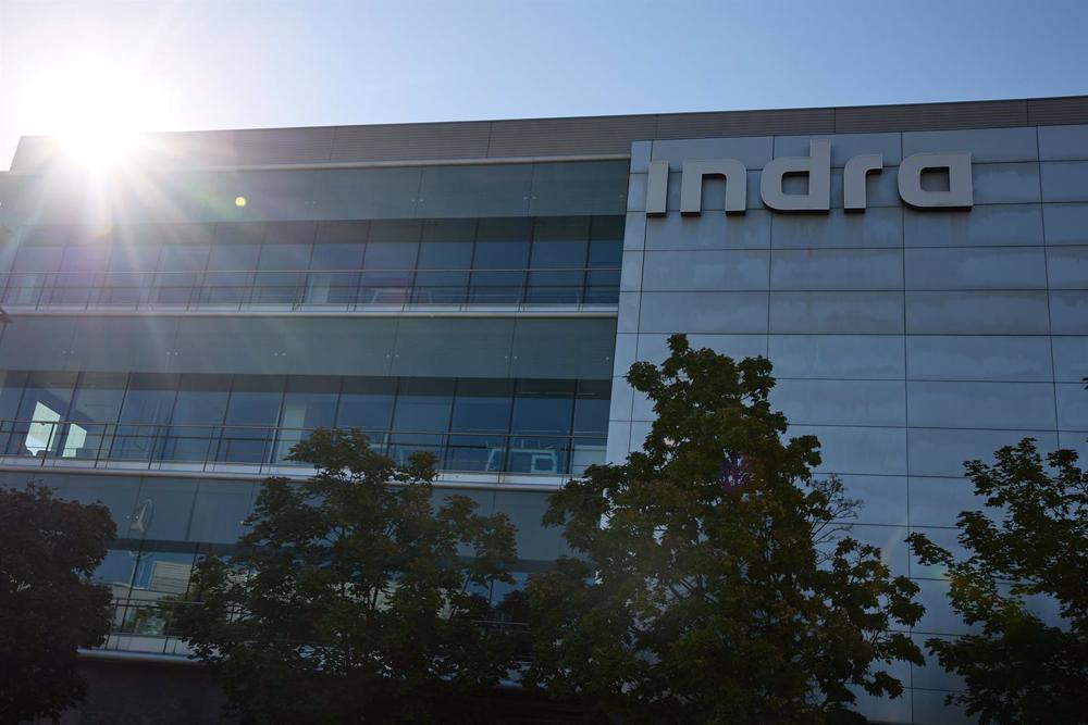 Archivo - Fachada de la sede de Indra, en la calle Avenida de Bruselas 35, a 8 de agosto de 2022, en Madrid (España). Archivo