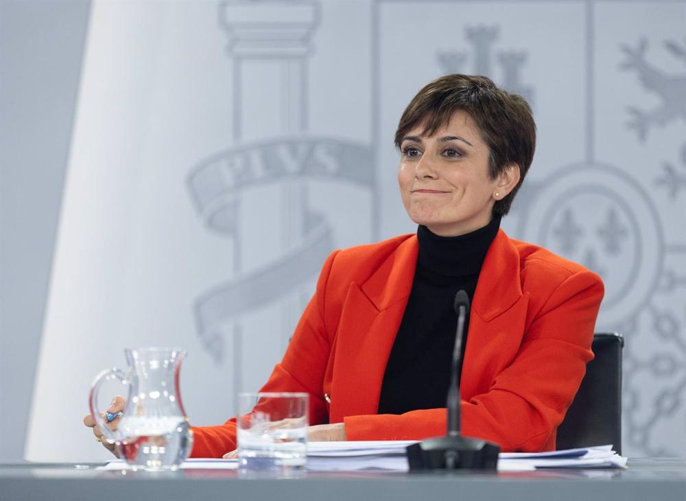 La ministra de Política Territorial y portavoz del Gobierno, Isabel Rodríguez, durante una rueda de prensa del Consejo de Ministros, en el Palacio de la Moncloa, a 13 de diciembre de 2022, en Madrid (España). La