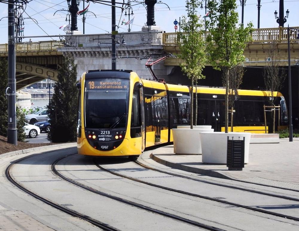 Archivo - Imagen de tranvía de CAF en Budapest Archivo