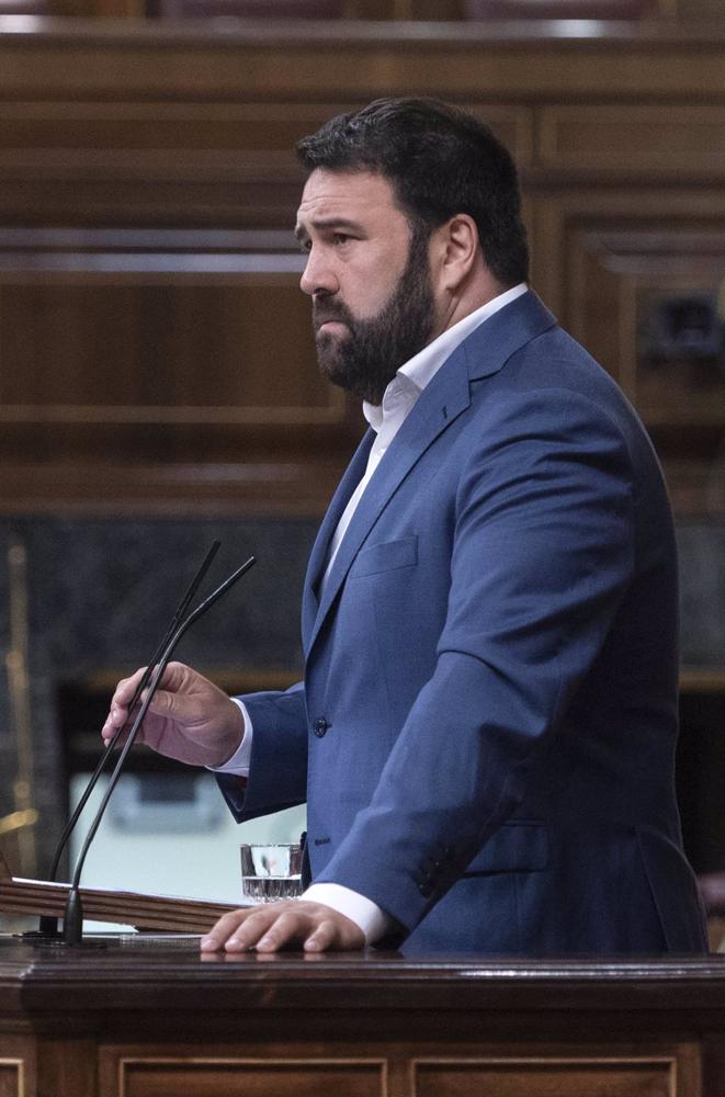 Archivo - El diputado de EH Bildu, Jon Iñarritu, interviene durante una sesión plenaria, en el Congreso de los Diputados, a 15 de septiembre de 2022, en Madrid (España). Archivo