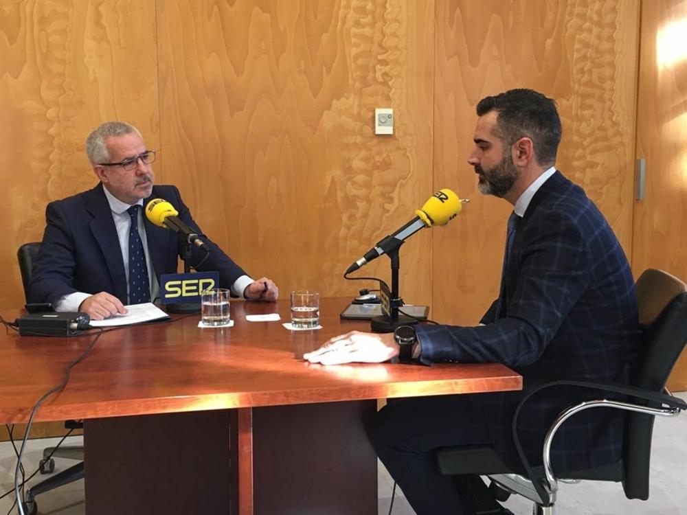 El consejero de Sostenibilidad y portavoz del Gobierno, Ramón Fernández-Pacheco, durante su entrevista con la Cadena Ser. El