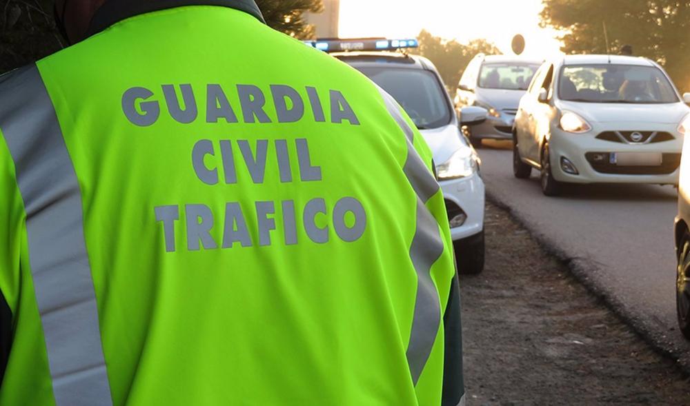 Archivo - Agente de la Guardia Civil de Tráfico. Archivo