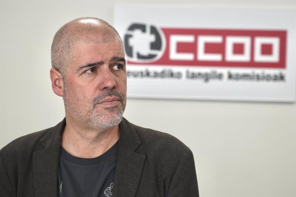 El secretario general de CCOO, Unai Sordo, en la sede de CCOO Euskadi en Bilbao El