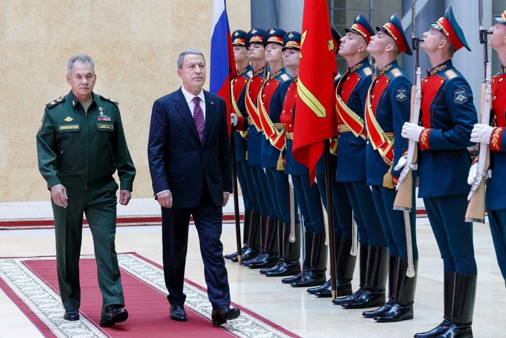 Russian Defense Minister Sergei Shoiugu and his Turkish counterpart, Hulusi Akar Russian