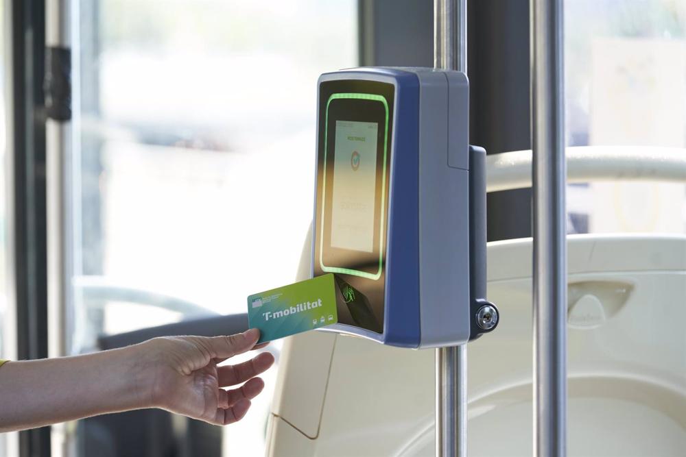 Archivo - Las líneas de autobús urbano de Terrassa (Barcelona) se integran en la T-mobilitat Archivo