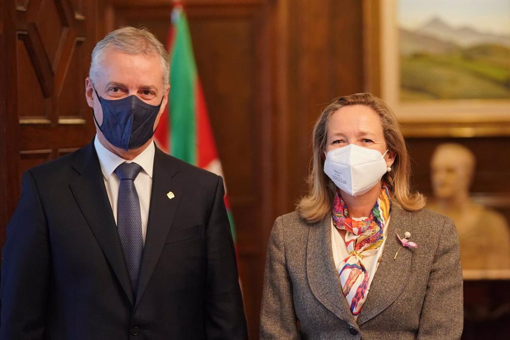 Archivo - La vicepresidenta primera del Gobierno y ministra de Asuntos Económicos y Transformación Digital, Nadia Calviño, se reúne con el lehendakari, Iñigo Urkullu, en Ajuria Enea, a 4 de febrero de 2022, en Vitoria-Gasteiz Archivo