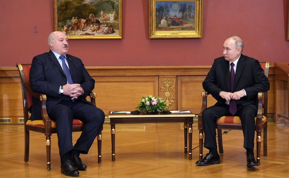 El presidentre de Bielorrusia, Alexander Lukashenko, y el presidente de Rusia, Vladimir Putin El