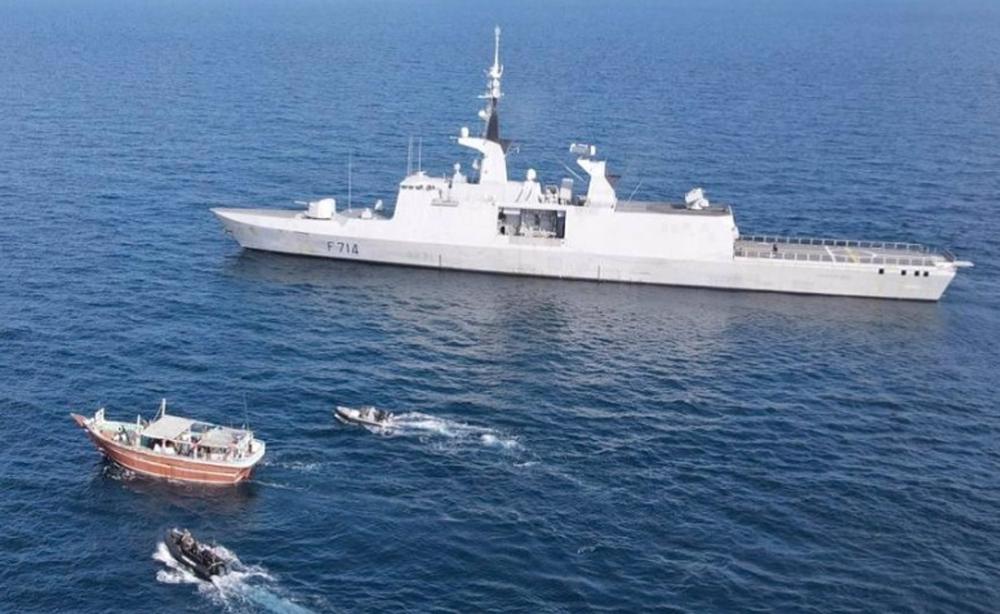 La fragata francesa 'Guépratte' intercepta un dhow con resina de cannabis y heroína cerca del estrecho de Ormuz La