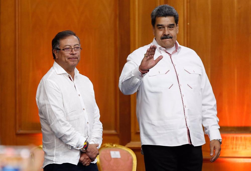 Archiv - Der kolumbianische Präsident Gustavo Petro und sein venezolanischer Amtskollege Nicolás Maduro Archiv