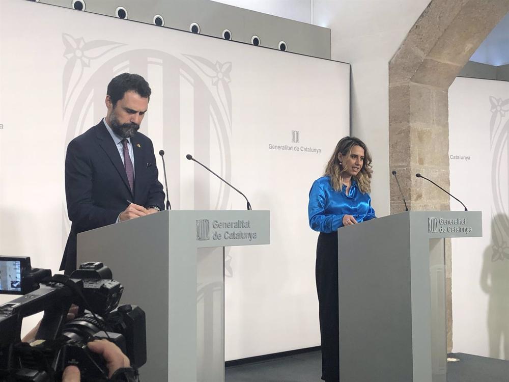 El conseller Roger Torrent y la portavoz del Govern, Patrícia Plaja, en rueda de prensa. El