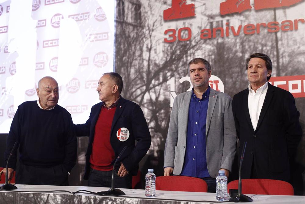 Archivo - De izquierda a derecha: el exsecretario general de UGT, Nicolás Redondo; el actual líder de UGT, Pepe Álvarez; el secretario general de CCOO, Unai Sordo; y el exsecretario general de CCOO, Antonio Gutiérrez, en una imagen de archivo Archivo