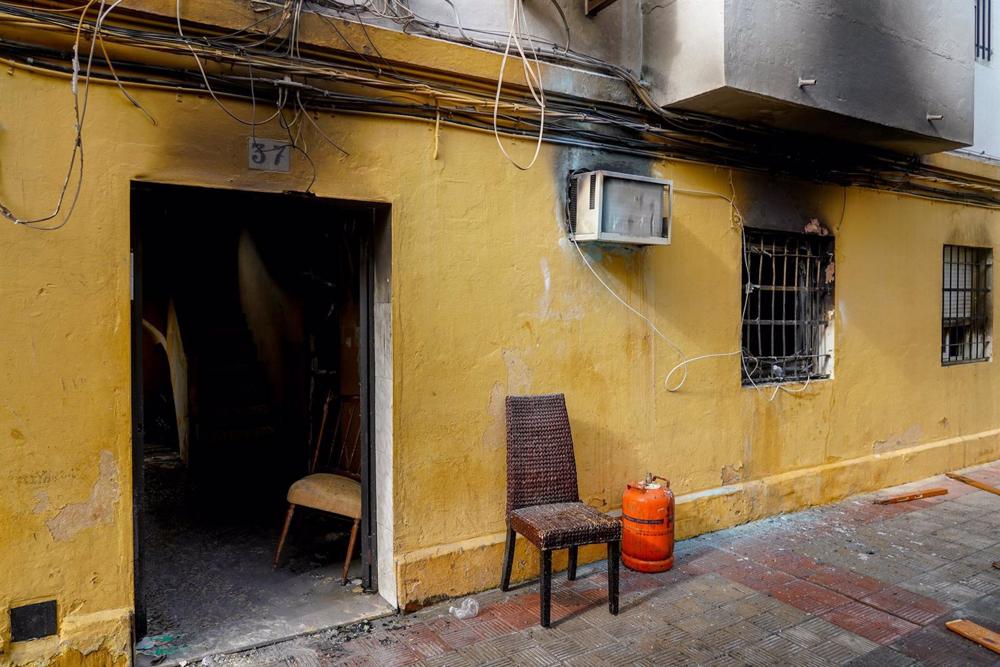 Archivo - Edificio incendiado en un barrio de Sevilla Archivo