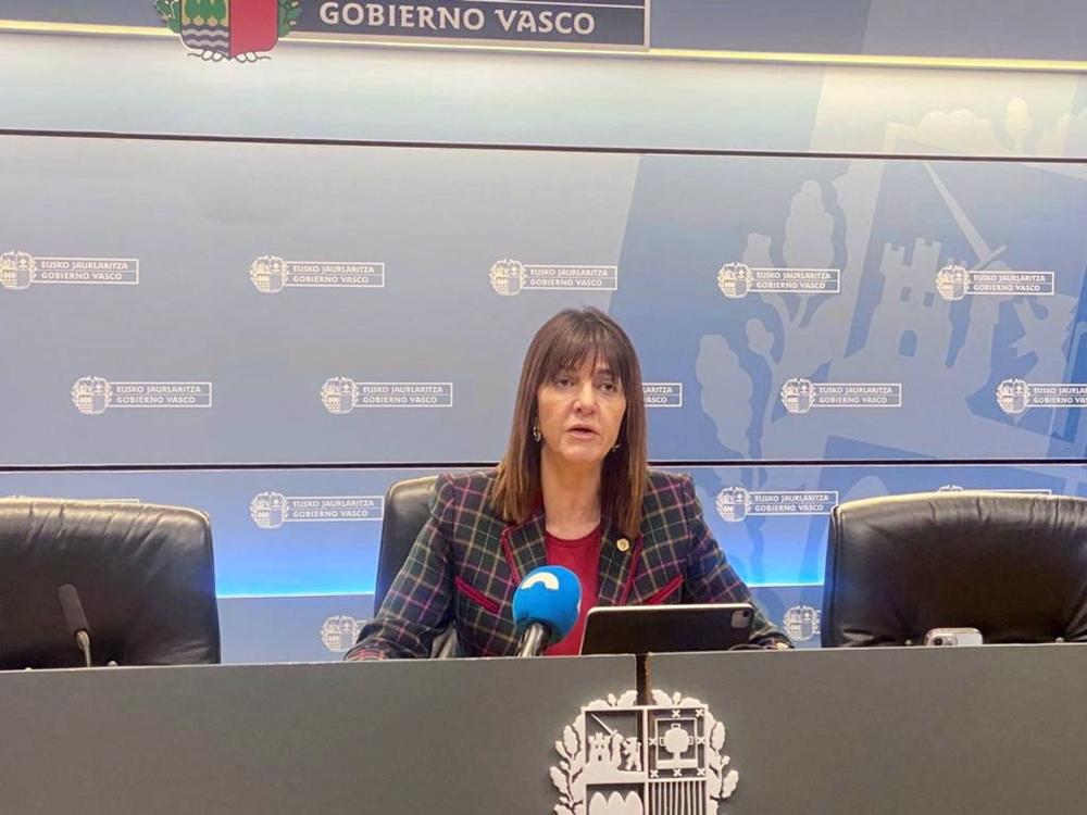 La vivelehendakari y consejera de Trabajjo y Empleo del Gobierno Vasco, Idoia Mendia, en una comparecencia pública en Vitoria-Gasteiz La