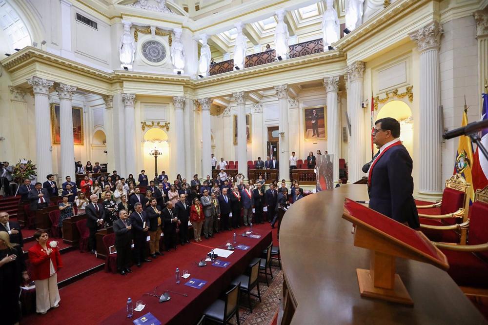 O Presidente do Congresso Peruano, José Williams Zapata, na comemoração do 30º aniversário do Congresso Constituinte de 1993. O