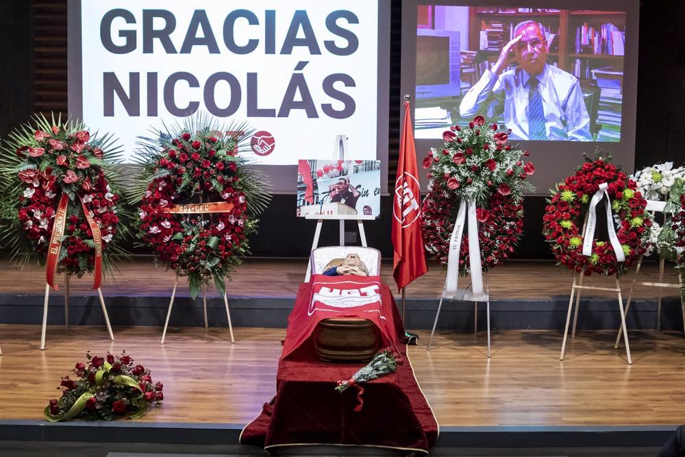 Los restos mortales del ex secretario general de UGT Nicolás Redondo en la capilla ardiente instalada en la sede de UGT, a 4 de enero de 2023, en Madrid (España). Los