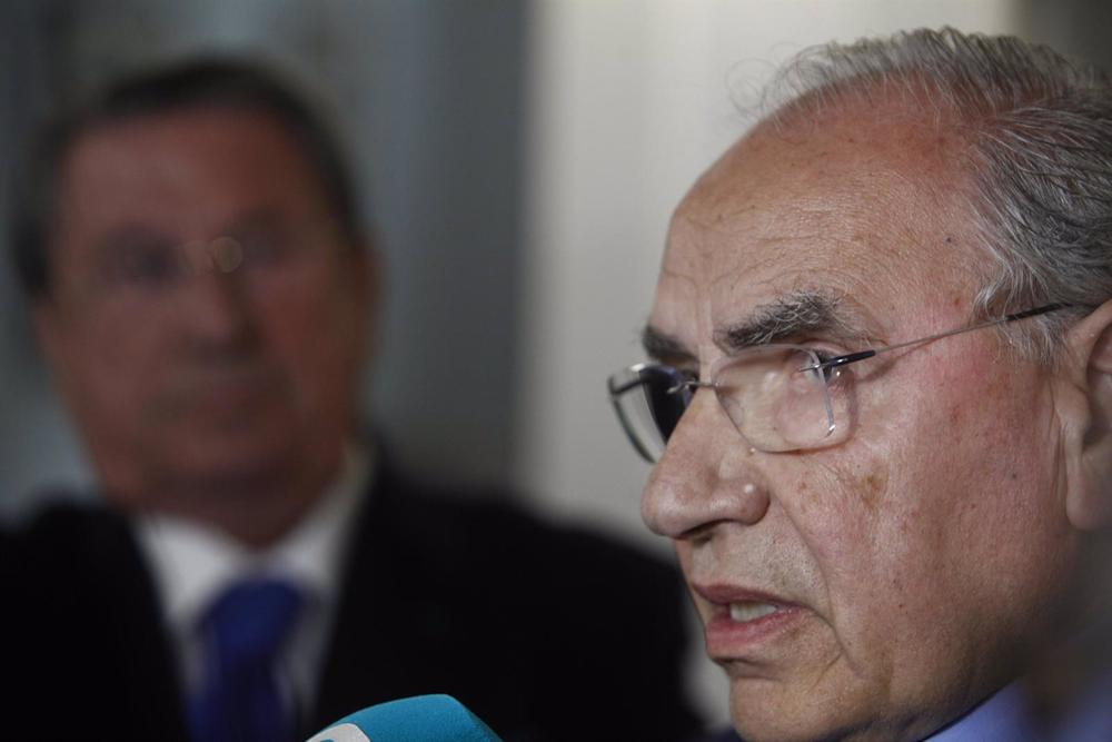 Archivo - El exvicepresidente Alfonso Guerra, en la presentación de su libro 'La España en la que creo'. Archivo