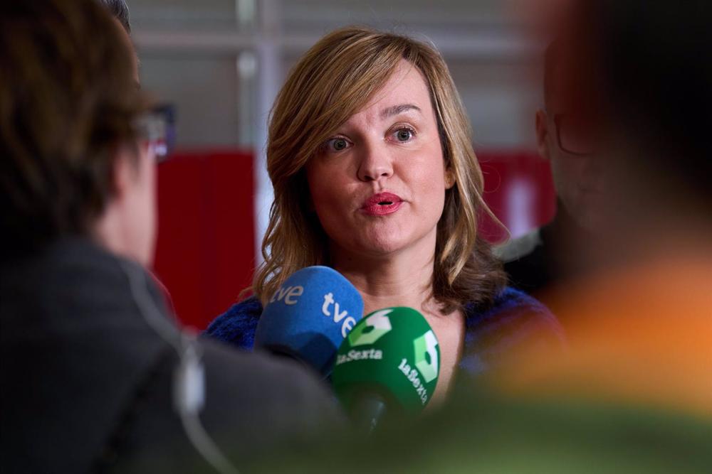La portavoz del PSOE y ministra de Educación y Formación Profesional, Pilar Alegría, ofrece declaraciones a los medios La