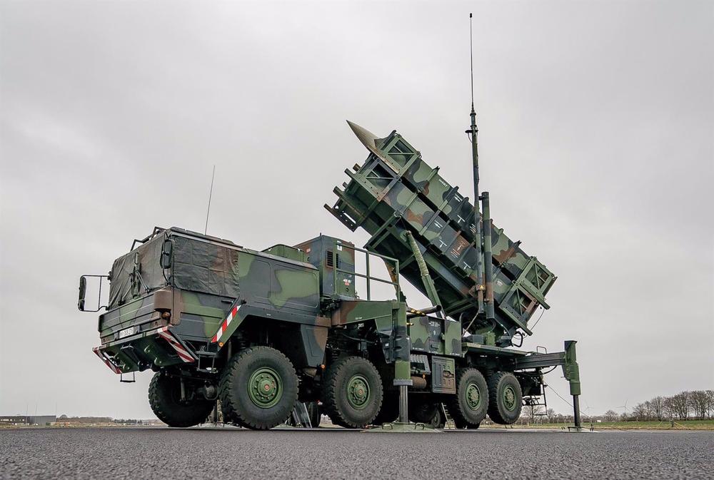Archive - Bundeswehr 'Patriot' anti-aircraft missile system on the airfield at Schwesing military airport, Germany. Archive