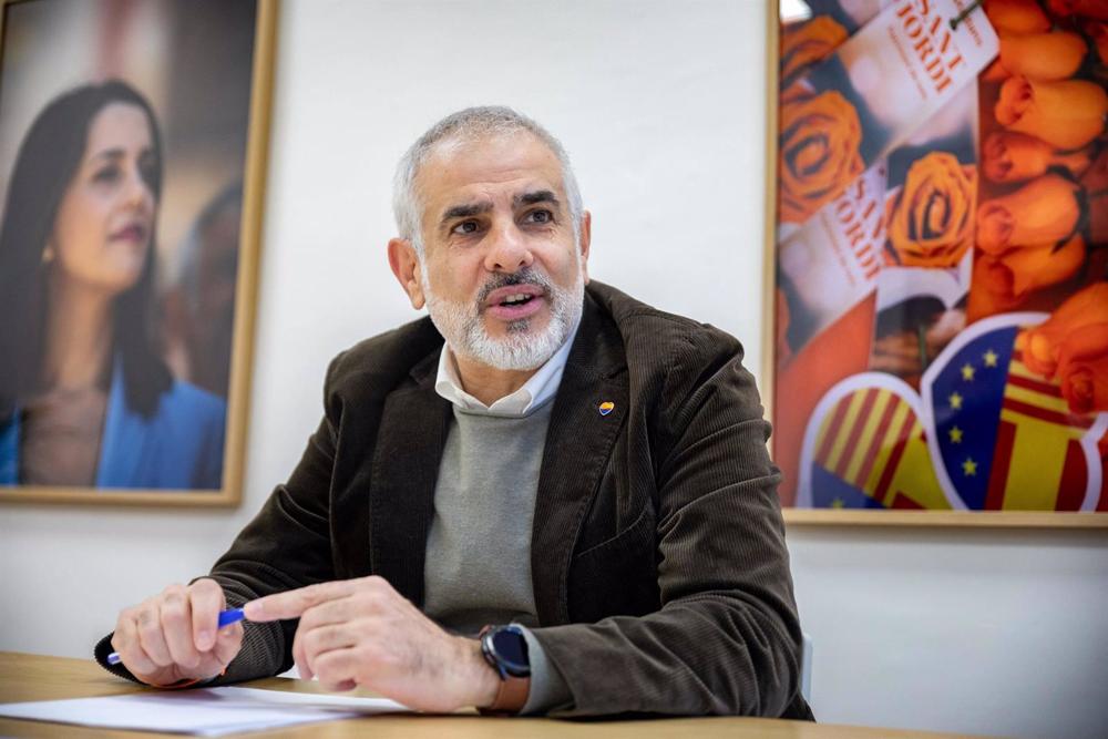 El líder de Cs en Catalunya, Carlos Carrizosa, durante una entrevista de Europa Press. El