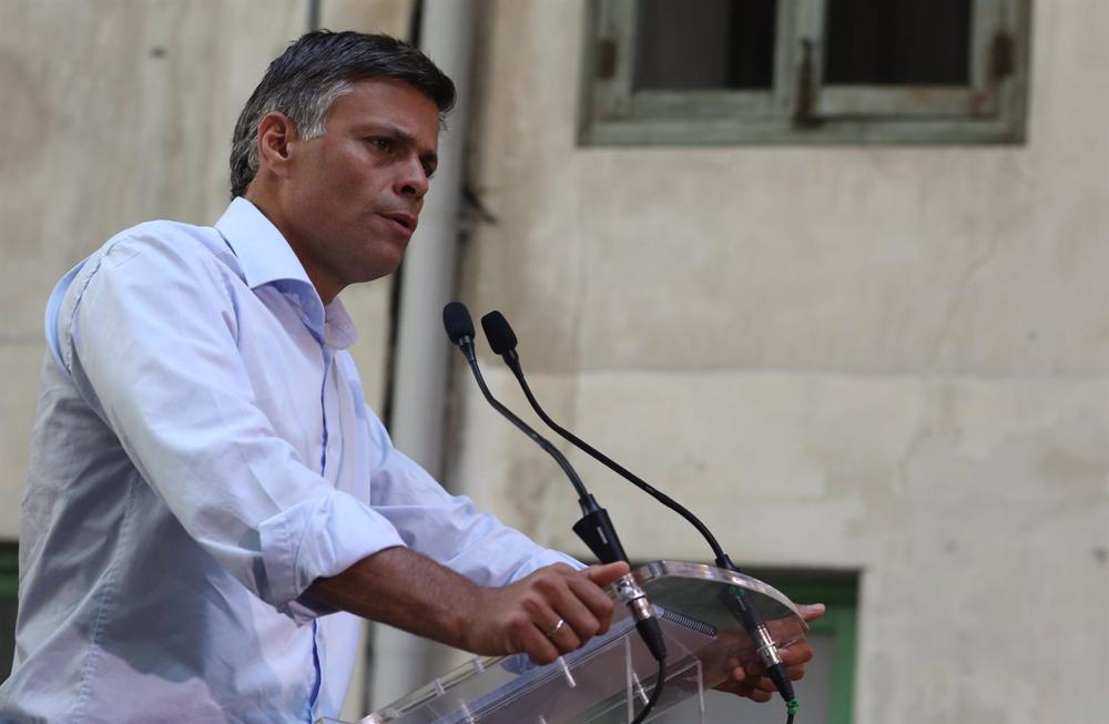 Archive - Leopoldo López, leader de l'opposition vénézuélienne, donne une conférence de presse à l'Espacio Gobernador le 16 juillet 2021 à Madrid, en Espagne. Archive
