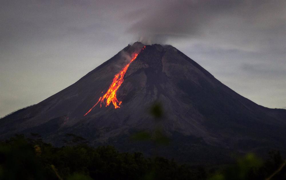 Arquivo - Erupção do vulcão Merapi, Indonésia Arquivo