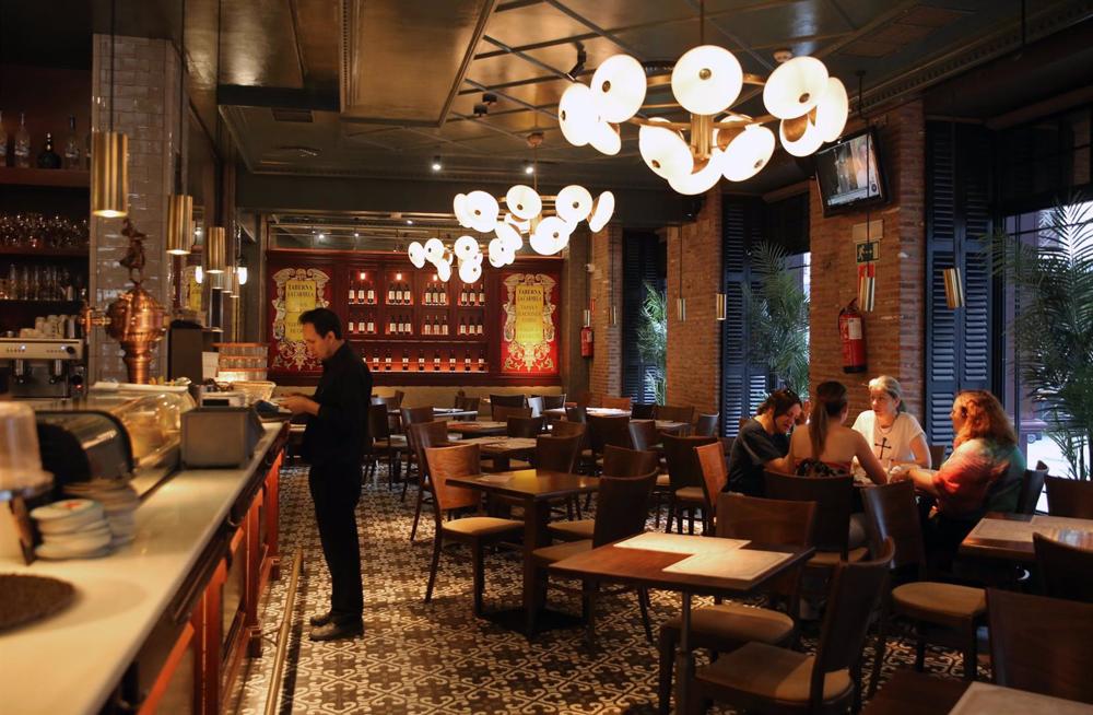 Archivo - Interior de un restaurantes Archivo