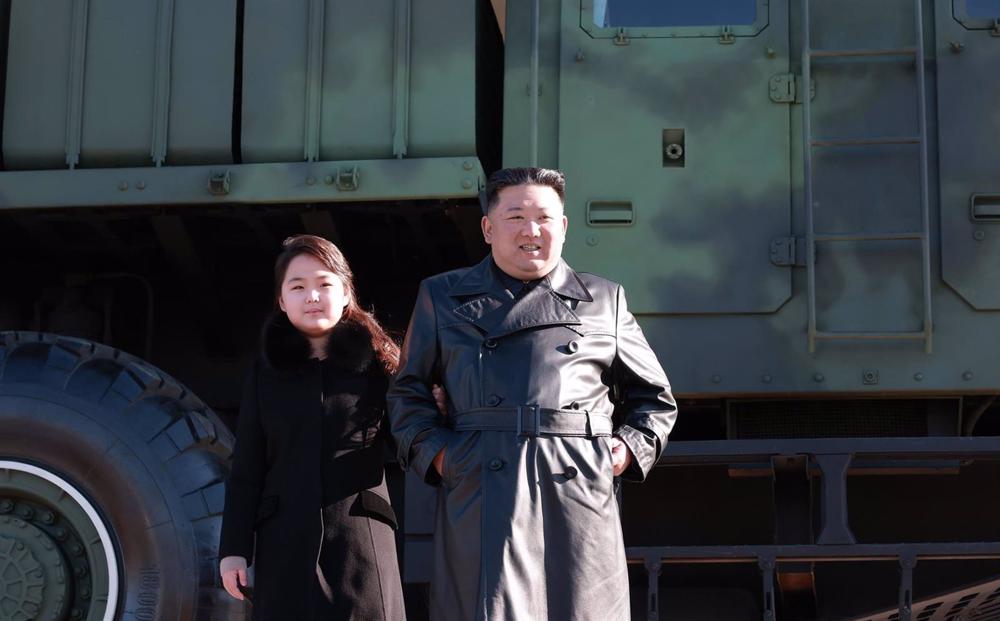 Arquivo - O líder norte-coreano Kim Jong Un com a sua filha Arquivo
